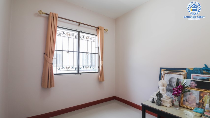 *****ทาวน์เฮ้าส์มือสอง ม.พฤกษา49/1 กาญจนาภิเษก เนื้อที่กว้าง 17.40 ตร.ว. ฟังก์ชัน 3 ห้องนอน 2 ห้องน้ำ 1 ที่จอดรถ สภาพสวย แถมแอร์ 1 เครื่อง พร้อมเข้าอยู่ได้เลย! บนทำเลดี เชื่อมต่อถนนกาญจนาภิเษก ถนนรัตนาธิเบศร์ ใกล้รถไฟฟ้าสายสีม่วง "สถานีตลาดบางใหญ่" และจุดขึ้นทางด่วน "กาญจนาภิเษก"